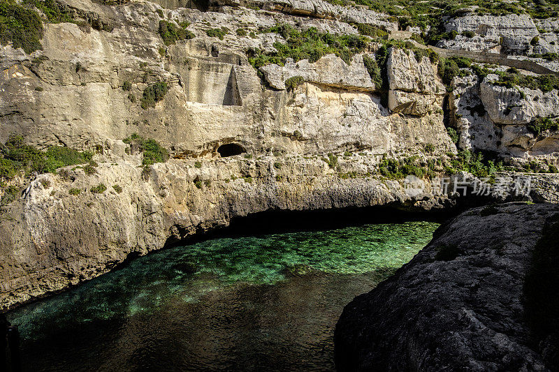 Ghasri山谷(Wied il Ghasri)，马耳他戈佐岛Zebbug附近的一个僻静的海湾